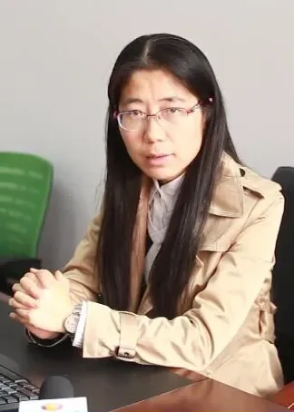 如何通过行业特色认识大学动漫海报
