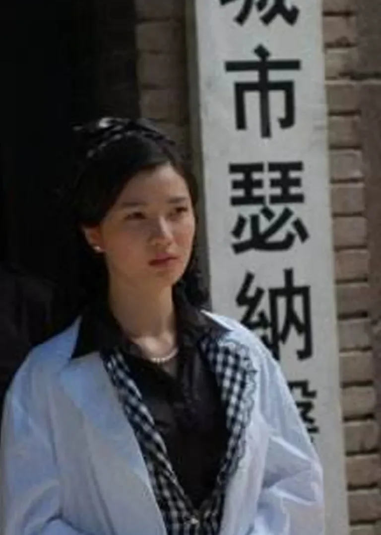 迷失疯人院电影海报