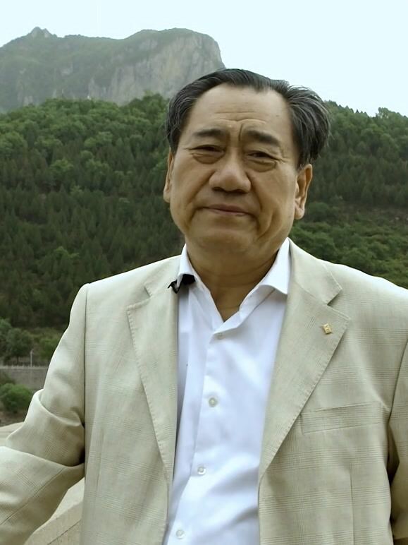 草根出墙