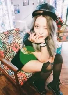 韩式时尚服饰大揭秘综艺海报